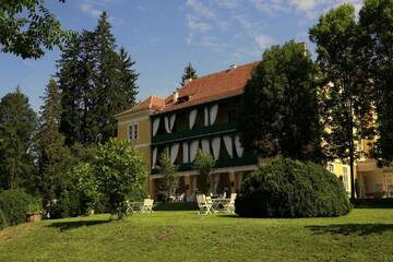 Фото номера The Zsofia Room Курортные отели Zabola Estate - Transylvania г. Зэбала 2